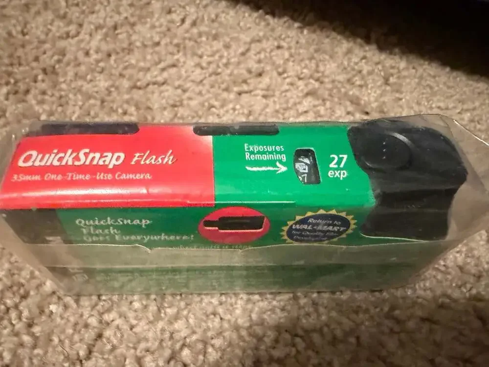 Vintage Fujifilm QuickSnap Flash 35mm Disposable Camera 27 Exposures Expired ‘02